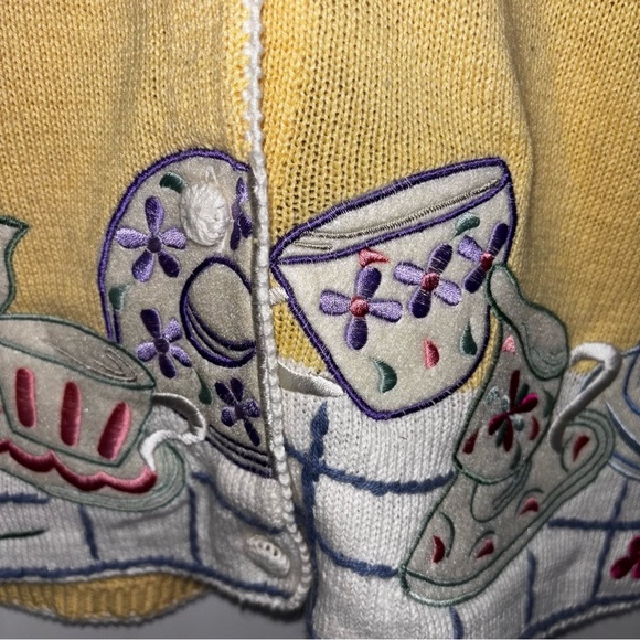 The Quacker Factory QVC Women’s Large Yellow Embroidered Sweater - Picture 10 of 16